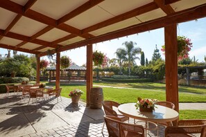 Terrace/patio - South Coast Winery Resort and Spa (Temecula)
