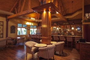 Bar (on property) - South Coast Winery Resort and Spa (Temecula)