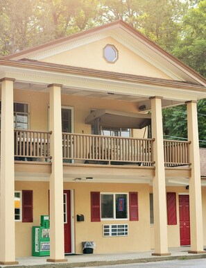 Exterior - Holiday Motel (Andover)