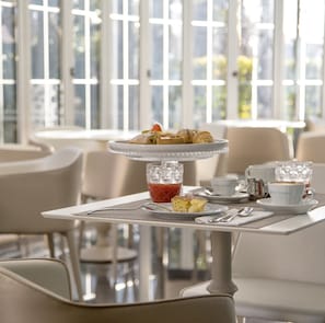 Free daily buffet breakfast  - Hotel Feldberg (Riccione)