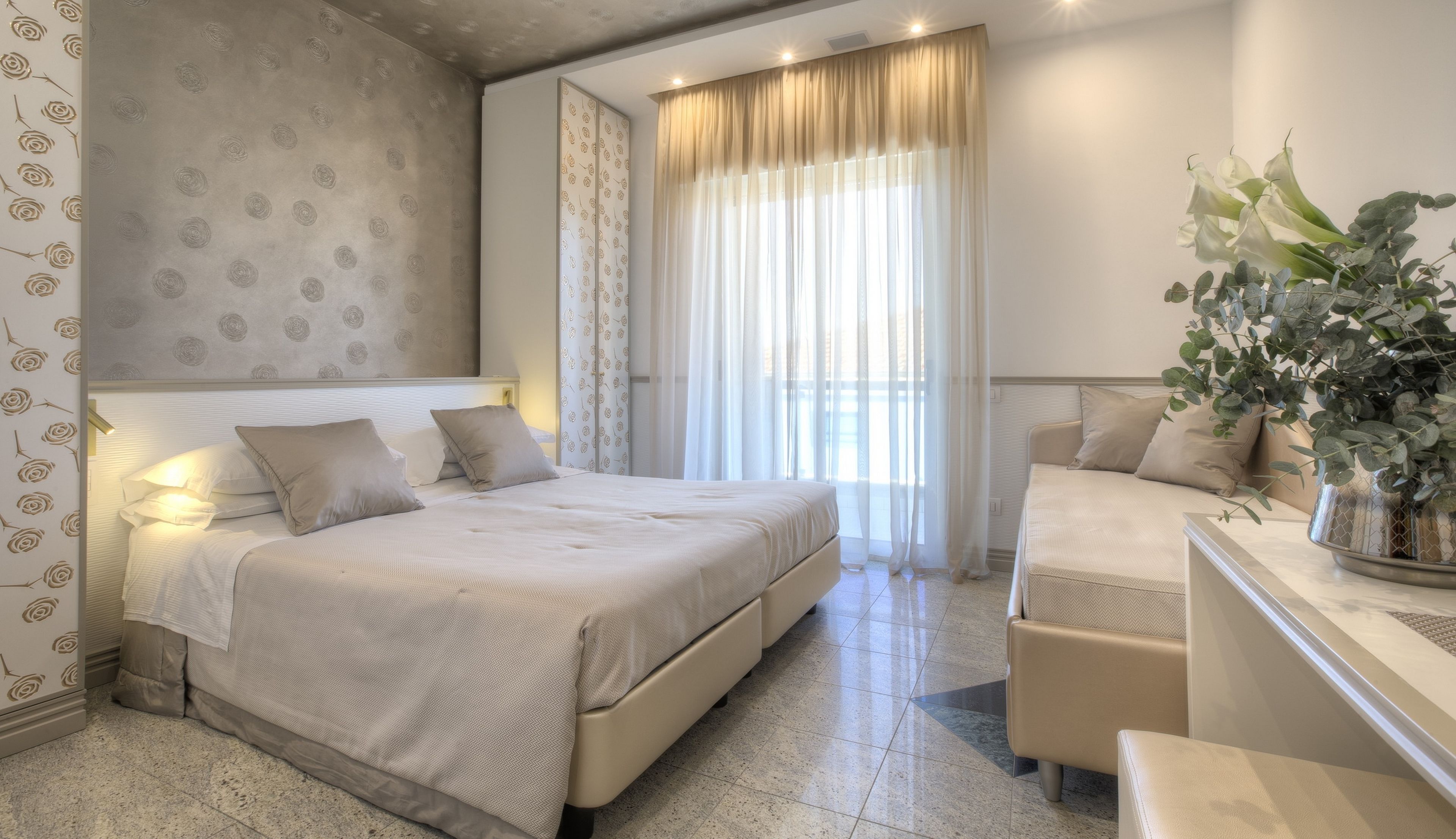 Deluxe Triple Room | Minibar, in-room safe, desk, blackout curtains