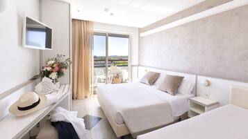 Superior Double or Twin Room | Minibar, in-room safe, desk, blackout curtains