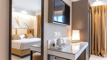 Minibar, két bảo mật tại phòng, bàn, màn/rèm cản sáng