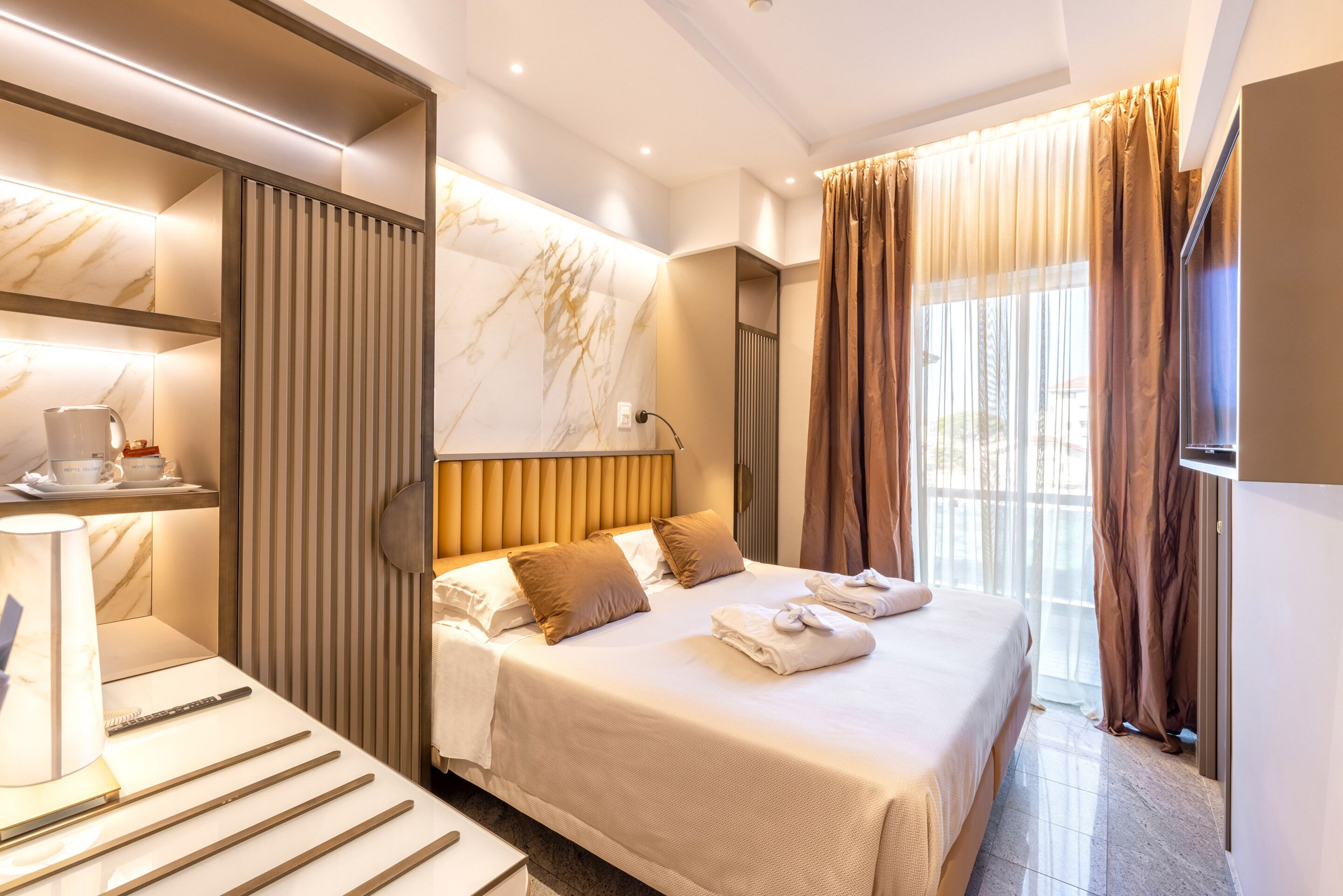 Deluxe Triple Room | Minibar, in-room safe, desk, blackout drapes