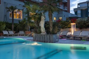 Seasonal outdoor pool, sun loungers