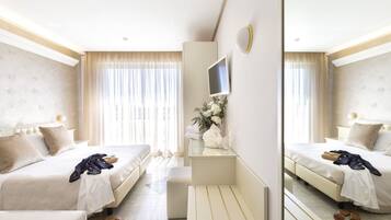 Superior Double or Twin Room | Minibar, in-room safe, desk, blackout drapes