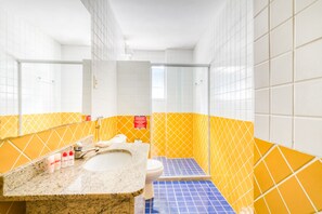 Triple Room, 3 Single Beds | Bathroom sink - OYO Rio Colinas Hotel, Rio de Janeiro (Rio de Janeiro)