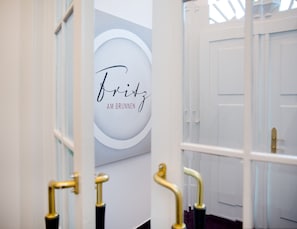 Se sirven desayunos, comidas, cenas y cocina internacional