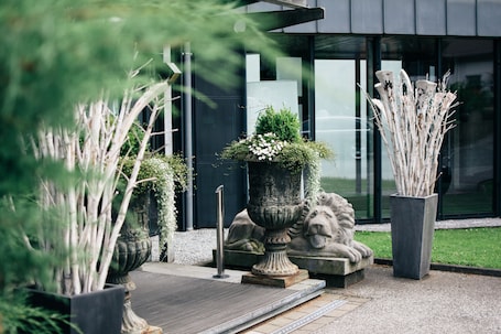 Property entrance. Parkhotel Fritz am Brunnen