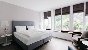 Deluxe-Doppelzimmer | Zimmersafe, Schreibtisch, Bügeleisen/Bügelbrett, Babybetten