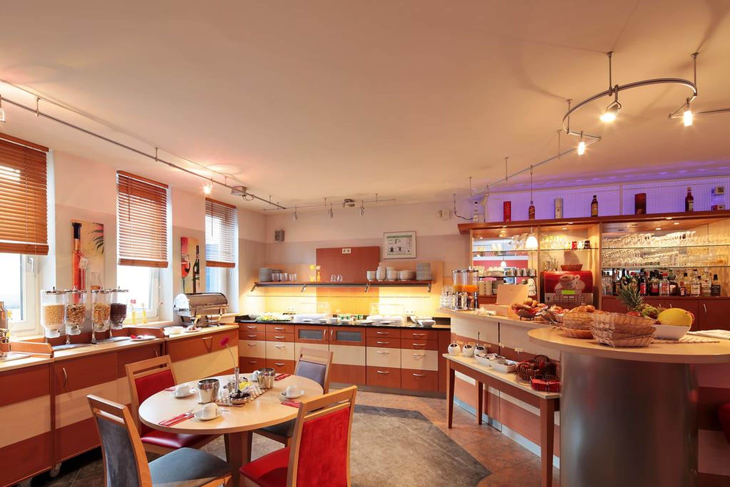 Frühstücksbuffet am Wochenende (15 EUR pro Person)