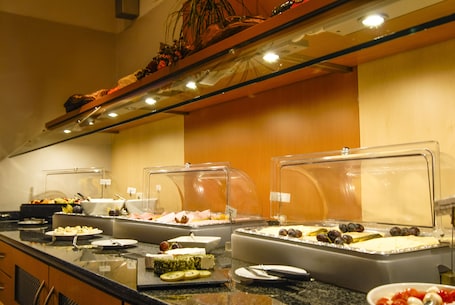 Daily buffet breakfast (EUR 9.50 per person)