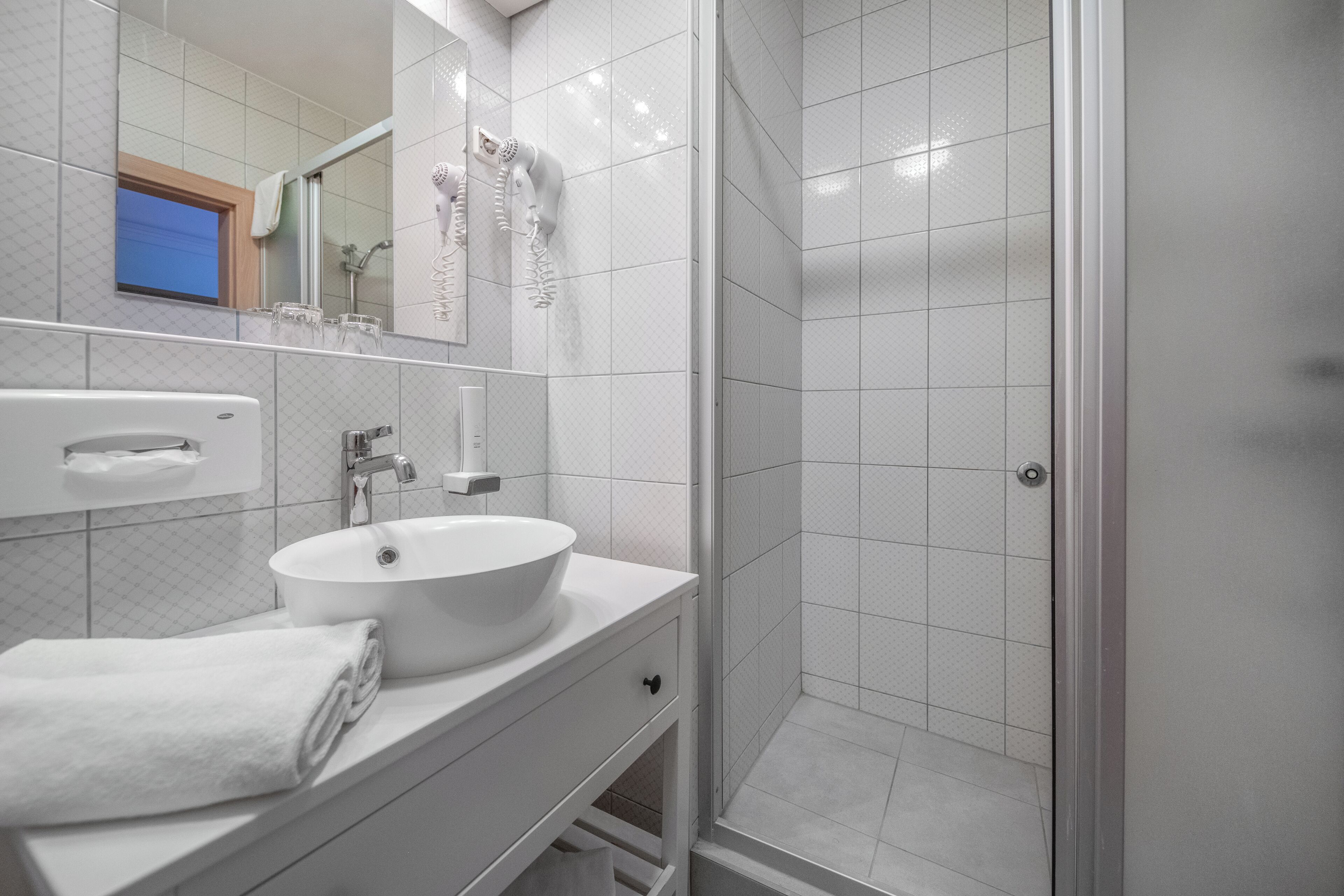romantic double room | bathroom | hair dryer, towels, soap, toilet paper