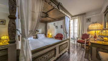 Romantic Double Room | Ropa de cama hipoalergénica y caja de seguridad en la habitación