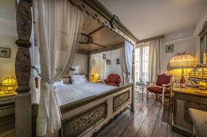 Romantic Double Room | 防过敏的被褥、客房内保险箱、办公桌、遮光窗帘