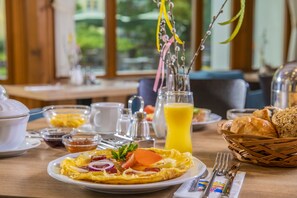 Daily buffet breakfast for a fee
