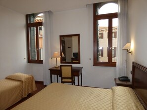 Minibar, free WiFi, bed sheets