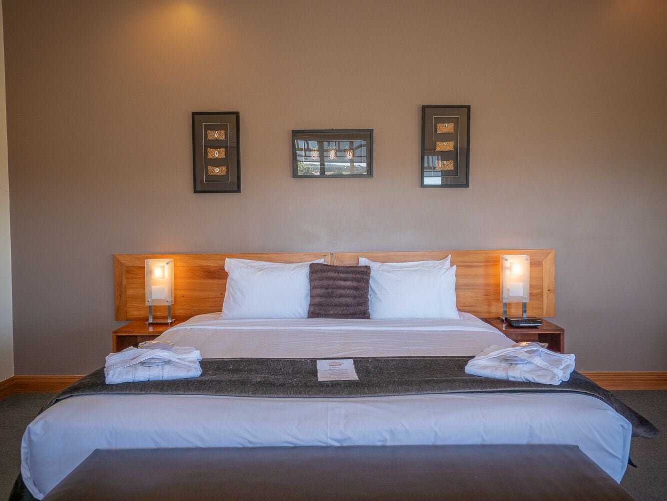 3 bedrooms, premium bedding, desk, laptop workspace