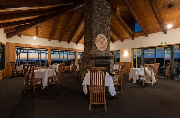 Breakfast and dinner served, sea views