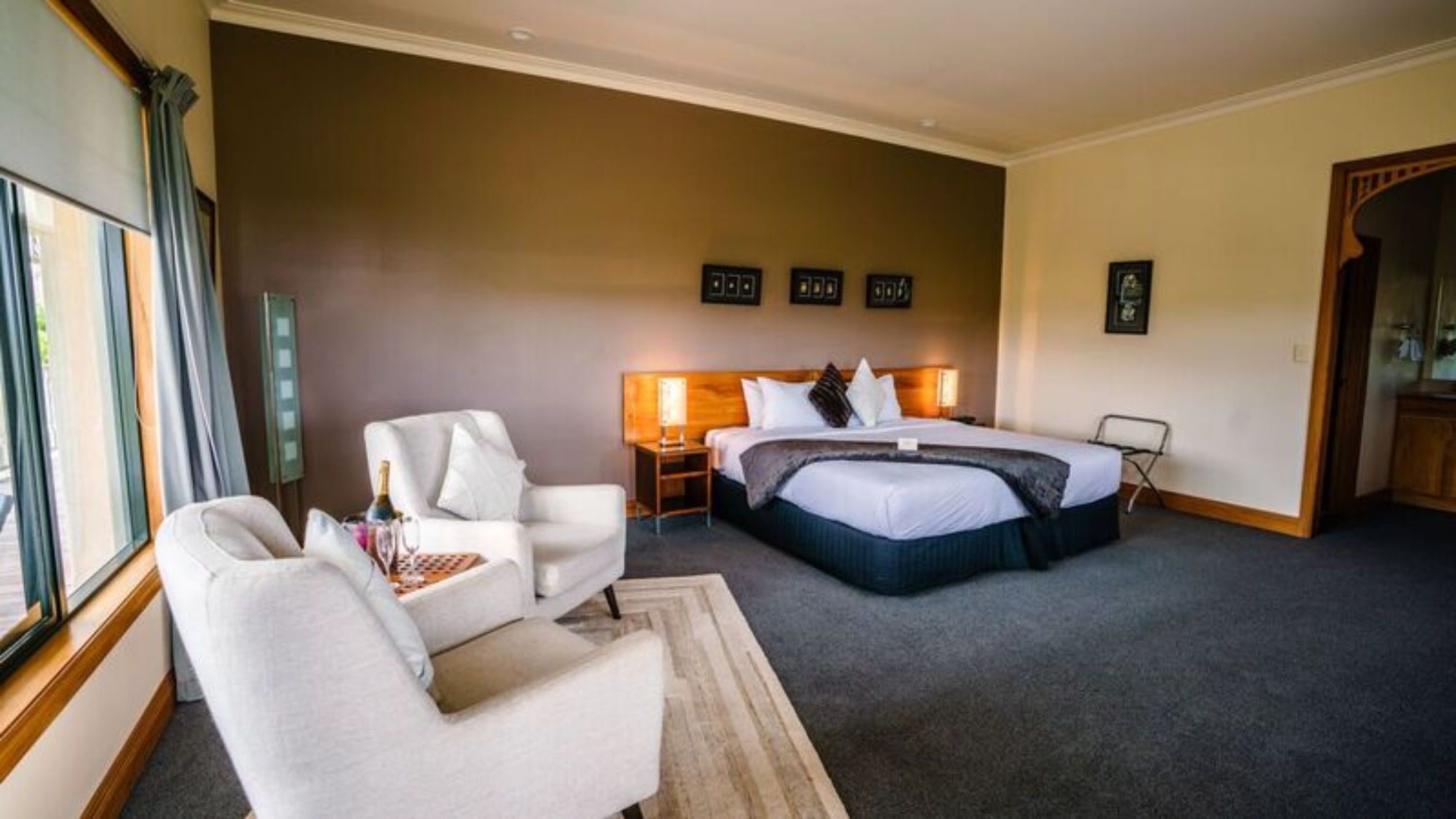 3 bedrooms, premium bedding, desk, laptop workspace