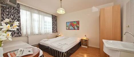 Hypo-allergenic bedding, desk, free WiFi, bed sheets