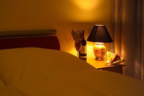 Hypo-allergenic bedding, desk, free WiFi, bed sheets - Hotel Wikinger Hof Hamburg (Hamburg)