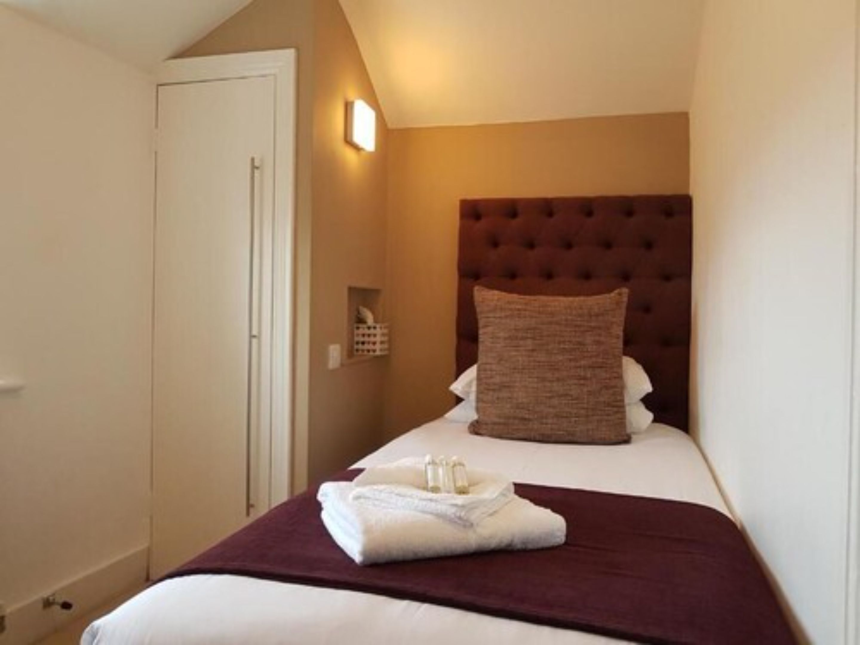 โต๊ะทำงาน, พื้นที่ทำงานแบบใช้แล็ปท็อป, เตารีด/โต๊ะรีดผ้า, Wi-Fi ฟรี