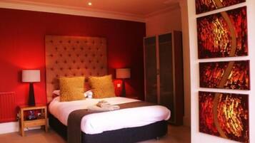 Classic Double Room, Garden View (Park) | Desk, laptop workspace, iron/ironing board, free WiFi