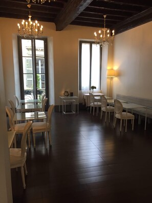 Daily cooked-to-order breakfast for a fee - Antica Locanda dei Mercanti (Milan)