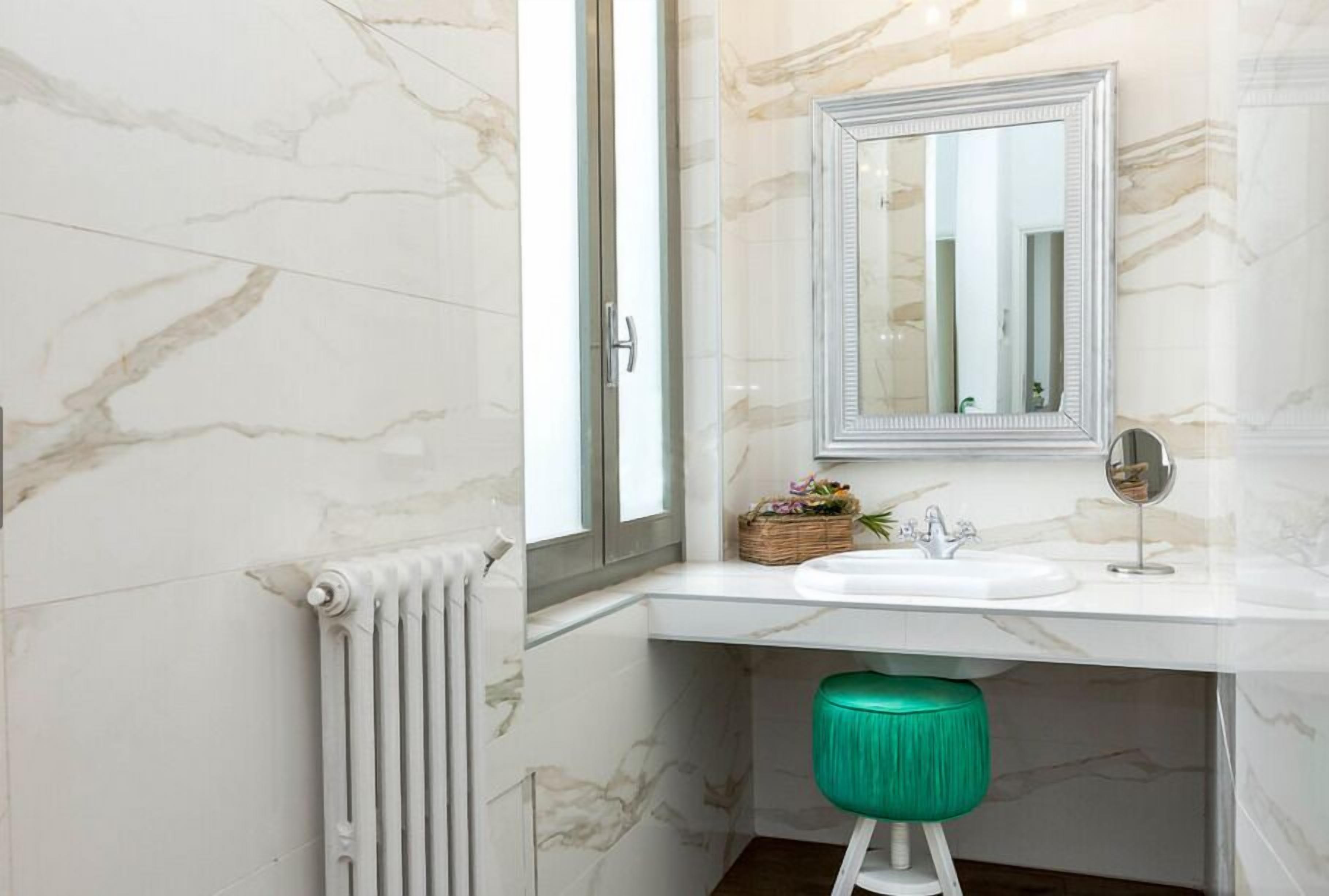 shower, free toiletries, hair dryer, slippers