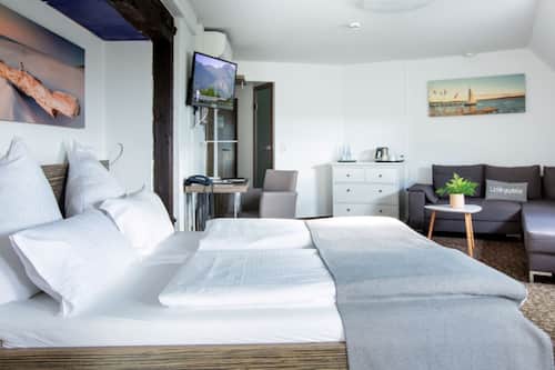 Premium bedding, individually decorated, individually furnished, desk