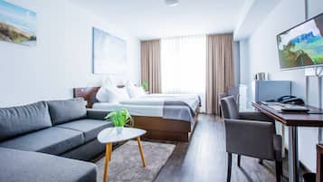 Family Triple Room | Hypo-allergenic bedding, individually decorated, individually furnished