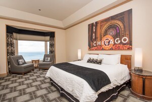 Deluxe Single Room, 1 King Bed, Lake View | Minibar, in-room safe, desk, blackout drapes