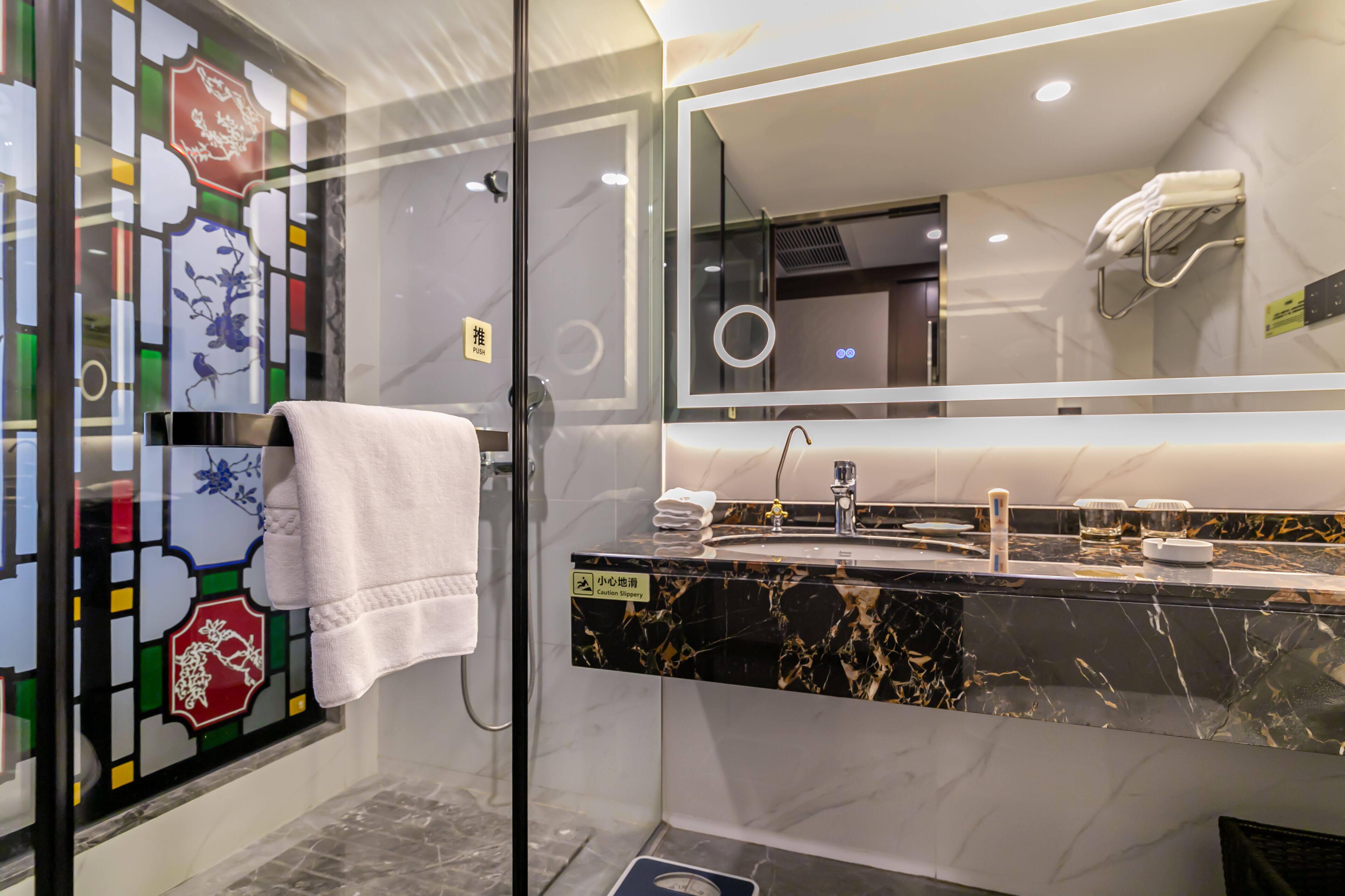 in-room safe, desk, laptop workspace, blackout curtains