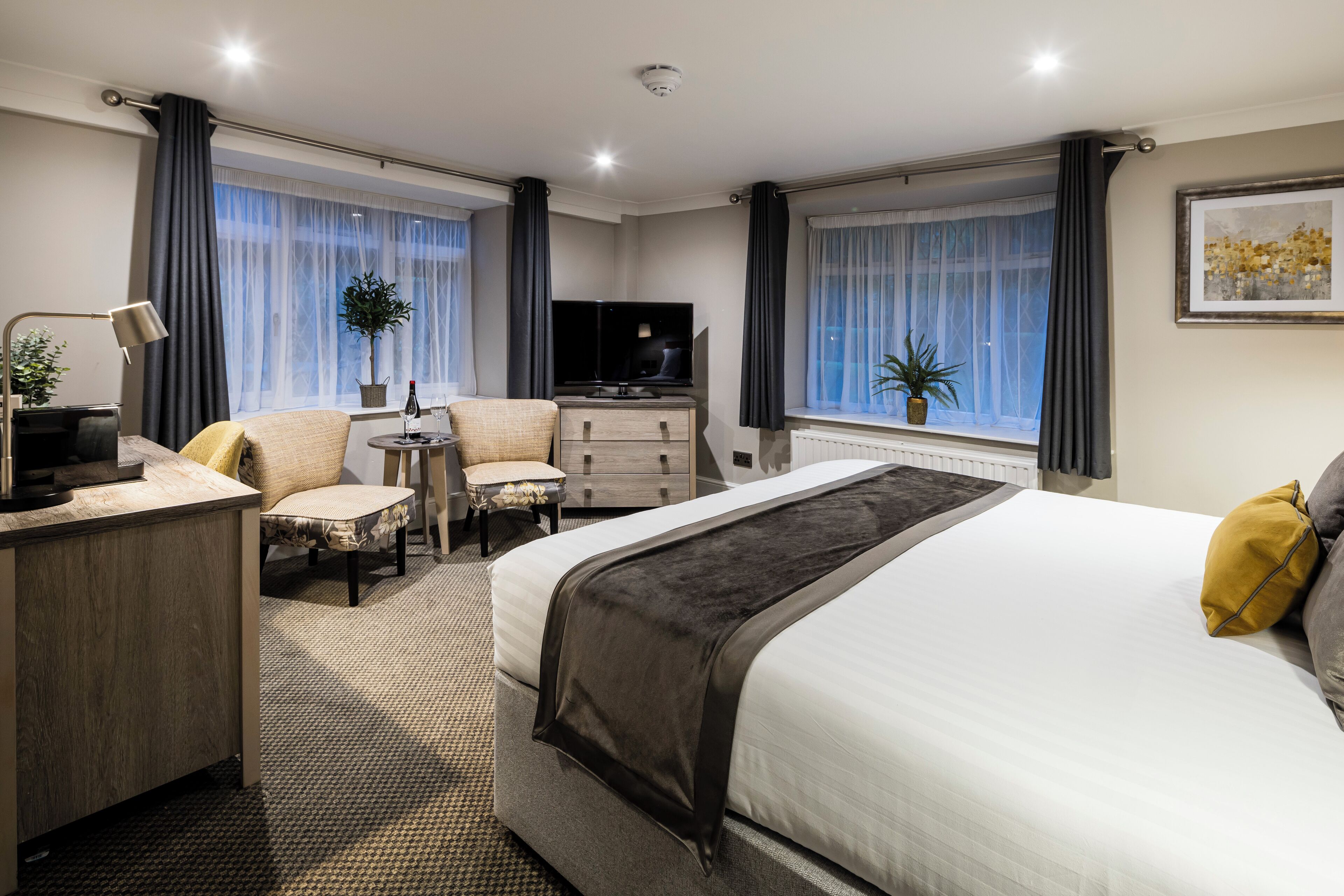 deluxe double room | in-room safe, individually decorated, individually furnished, desk