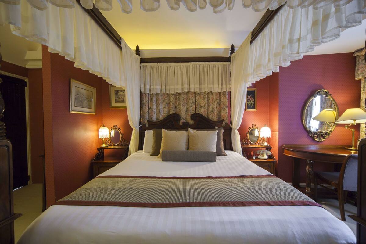 In-room safe, individually decorated, individually furnished, desk