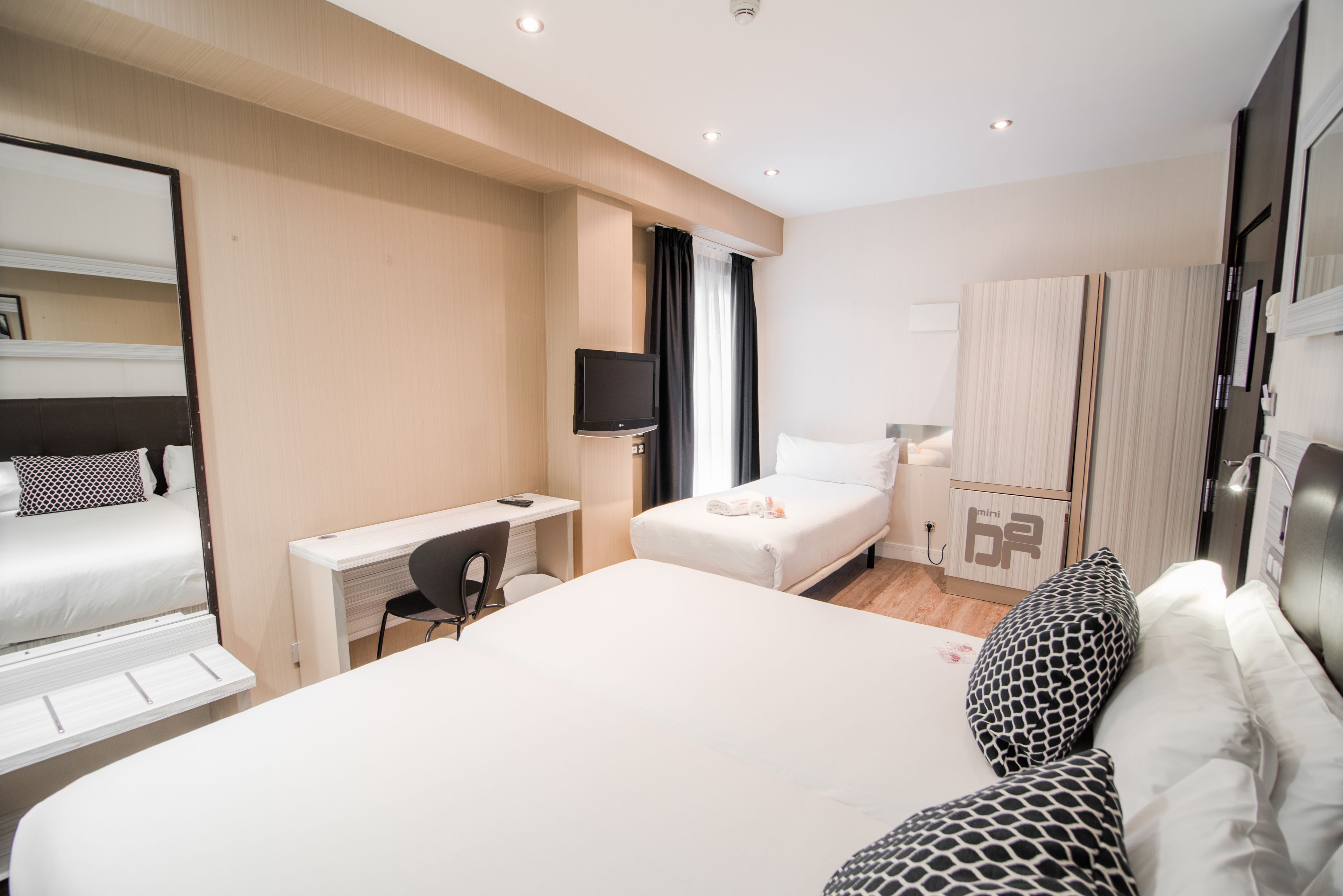 Couette en duvet d'oie, minibar, coffres-forts dans les chambres, bureau