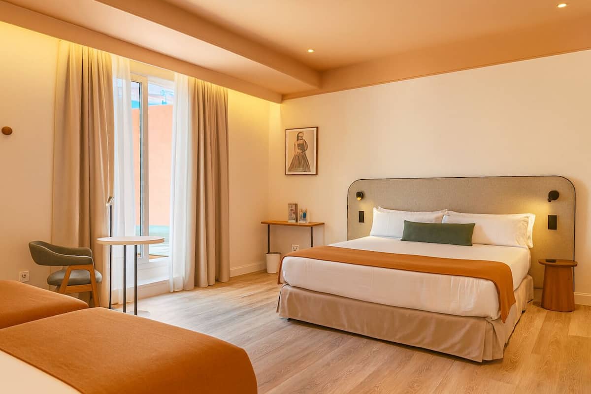 Superior Room, Terrace (Puerta del Sol View) | Down comforters, minibar, in-room safe, desk