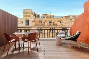 Kamar Superior, teras (Puerta del Sol View) | Selimut bulu angsa, minibar, brankas, dan meja kerja