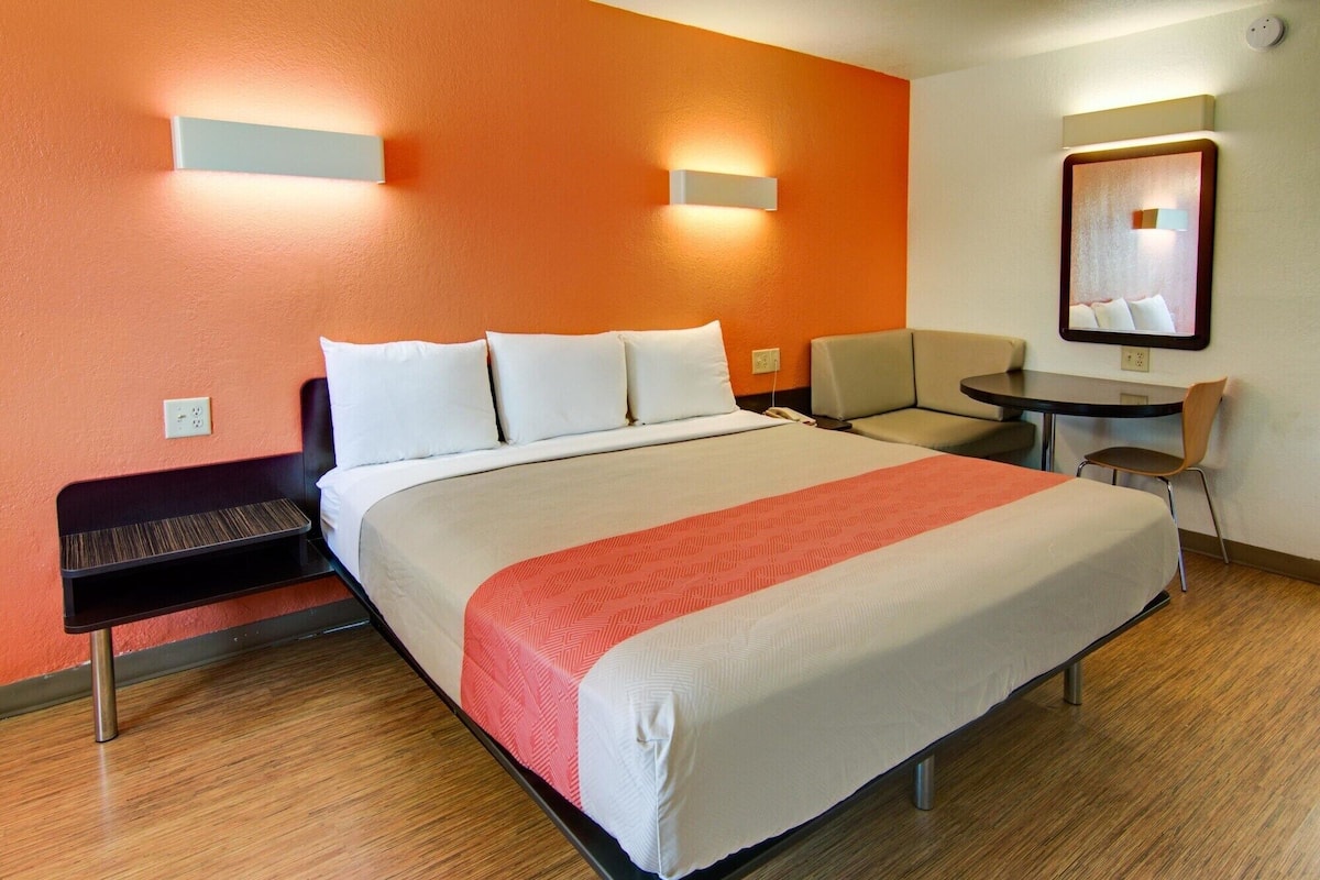 Free cots/infant beds, rollaway beds, free WiFi, bed sheets