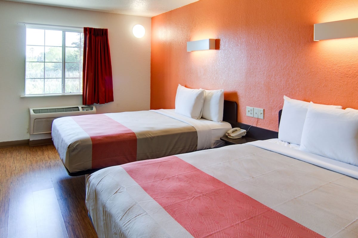 Free cots/infant beds, rollaway beds, free WiFi, bed sheets