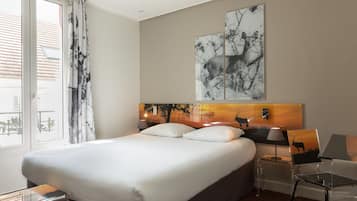 Desk, soundproofing, iron/ironing board, free WiFi