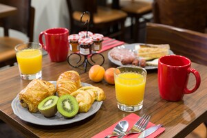 Se ofrece un desayuno bufé todos los días (por un coste adicional)