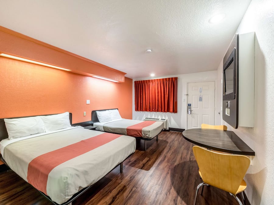 Wi-Fi de cortesia, roupa de cama