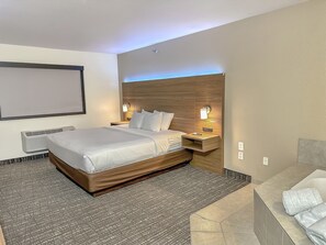 Suite Deluks | Meja kerja, setrika/meja setrika, Wi-Fi gratis, dan seprai linen