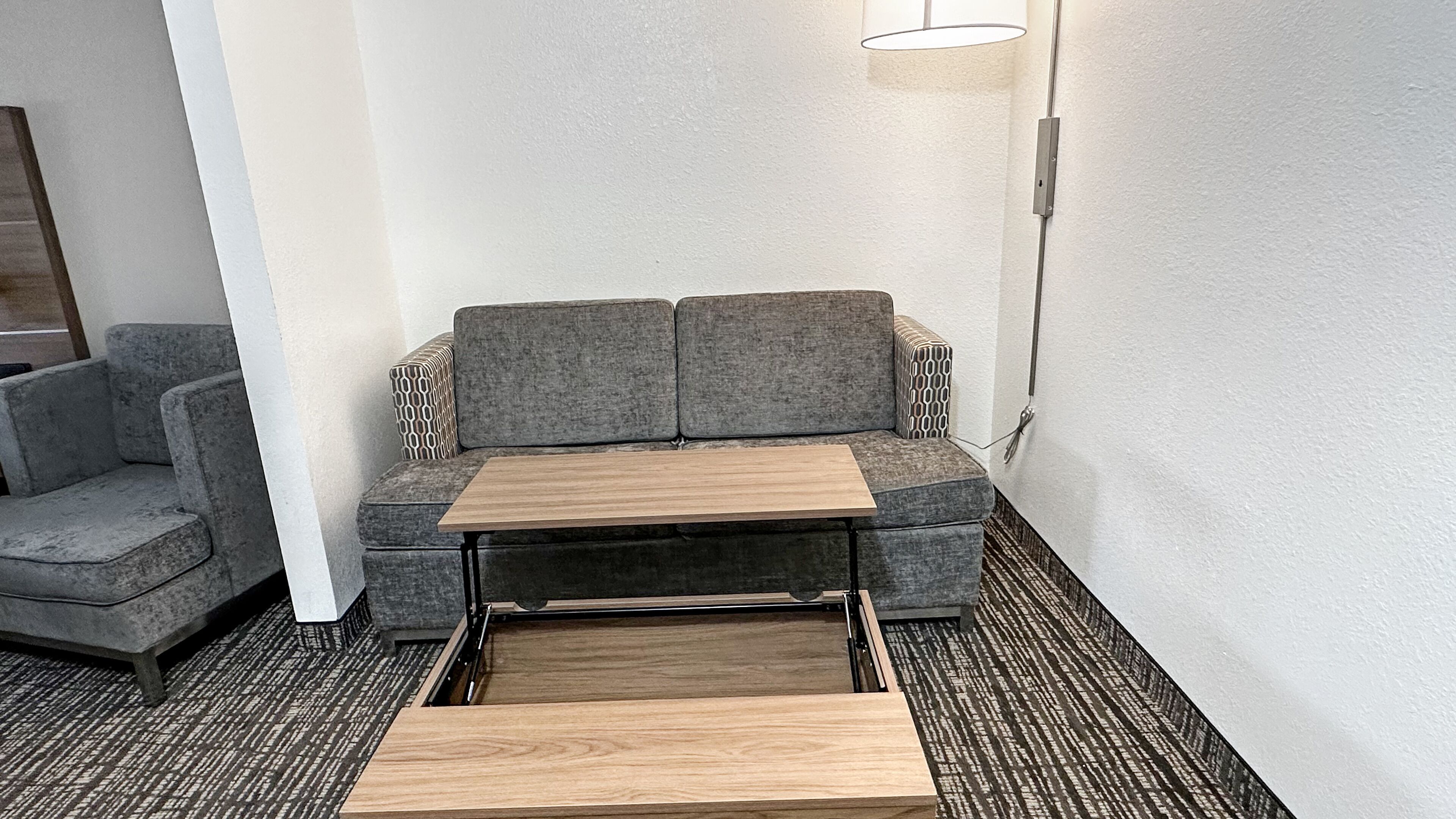 deluxe single room | 1 bedroom, desk, iron/ironing board, free wifi