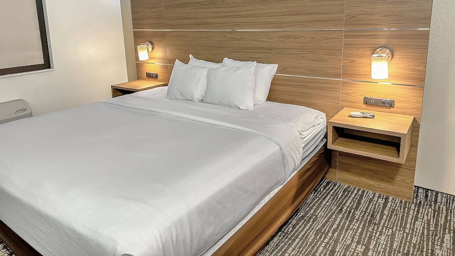 Estherville Hotel & Suites