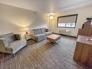 Suite – deluxe | Skrivebord, strykejern/-brett, wi-fi (inkludert) og sengetøy