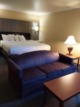 Lavissh Inn & Suites