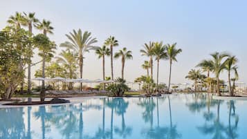 3 outdoor pools, pool umbrellas, sun loungers